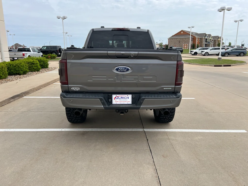 Used 2021 Gray Metallic Ford LARIAT image 7
