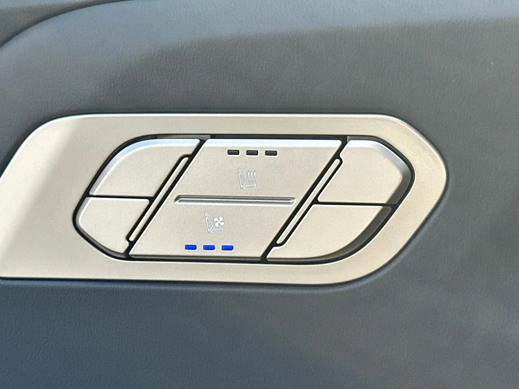 New 2027 Black Kia EX image 32