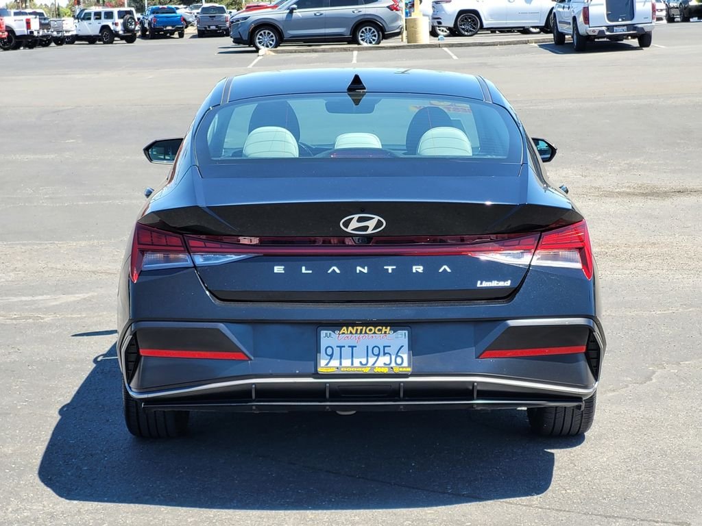 Used 2025 Black Hyundai Limited image 5
