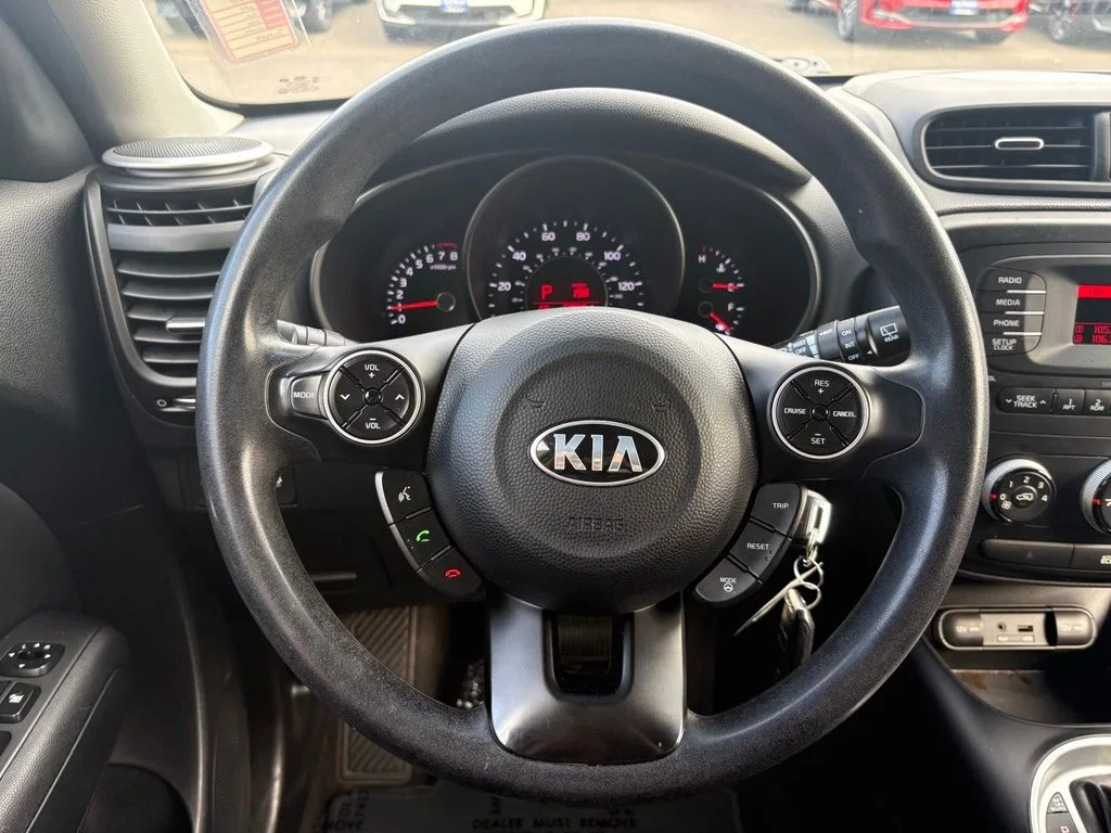 Used 2014 Green Kia Plus image 17