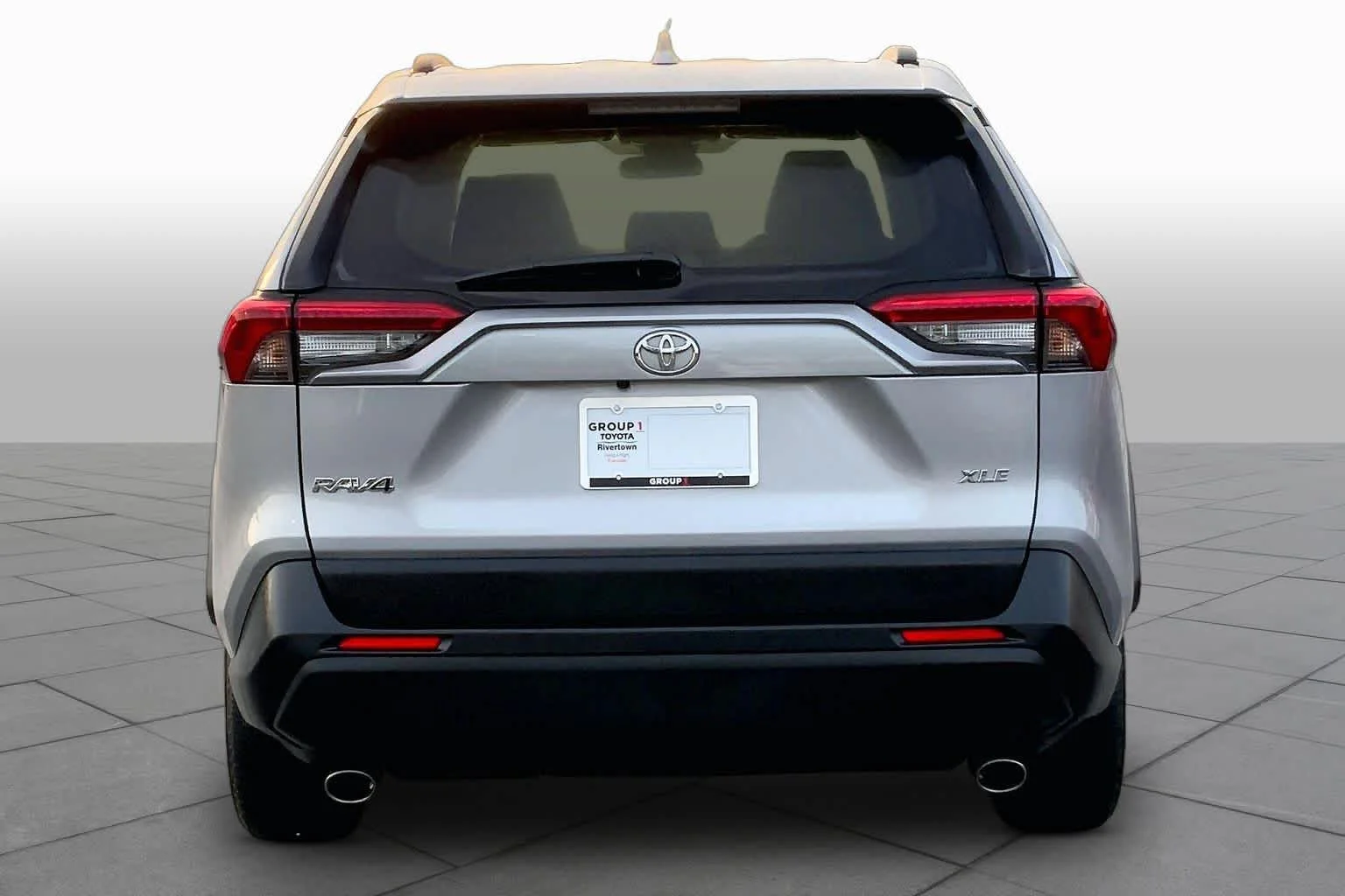 Used 2023 Silver Sky Metallic Toyota XLE image 5