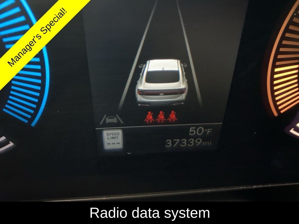 Used 2025 Silver Hyundai SEL image 4