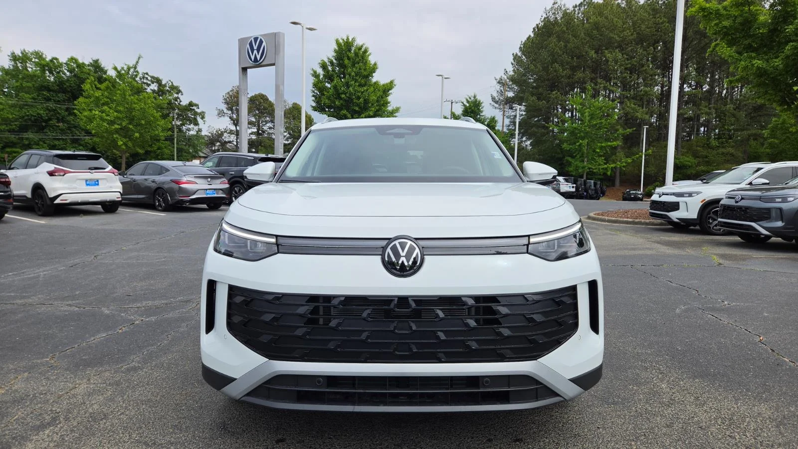 New 2026 pure white Volkswagen S image 8