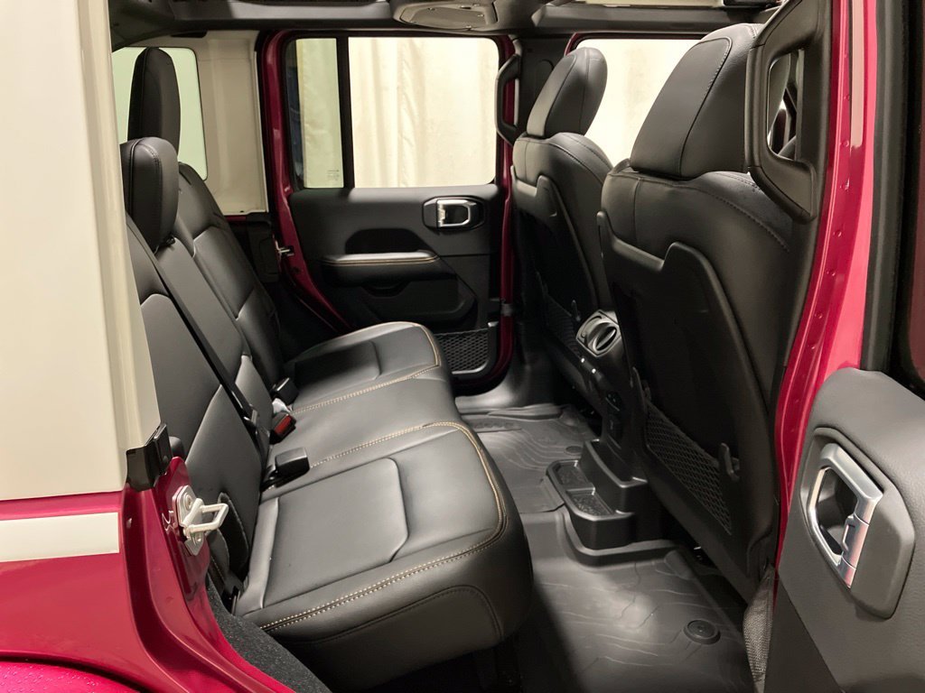 New 2026 Tuscadero Pearl-Coat Exterior Paint Jeep Sahara image 22
