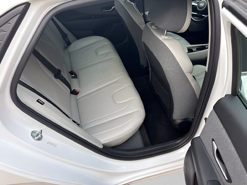 Used 2025 White Hyundai Limited image 11