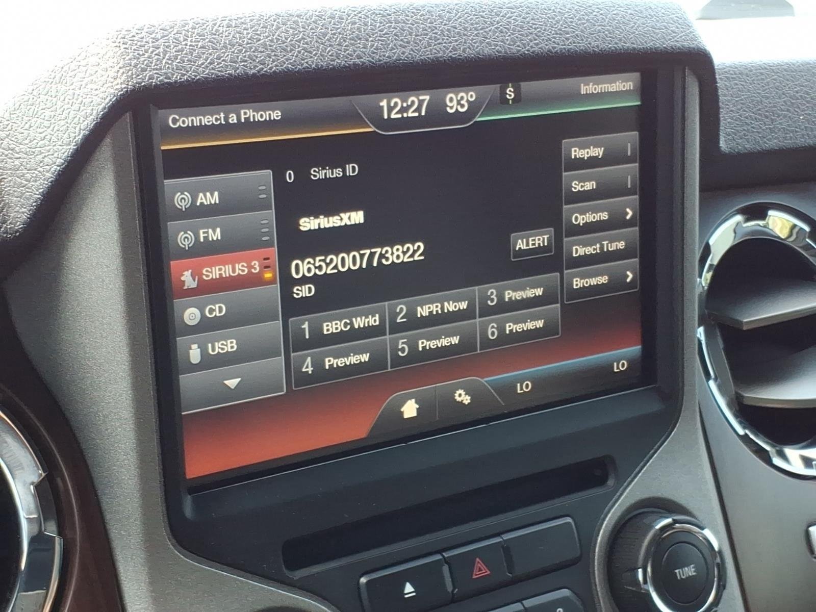 Used 2015  Ford Lariat image 23