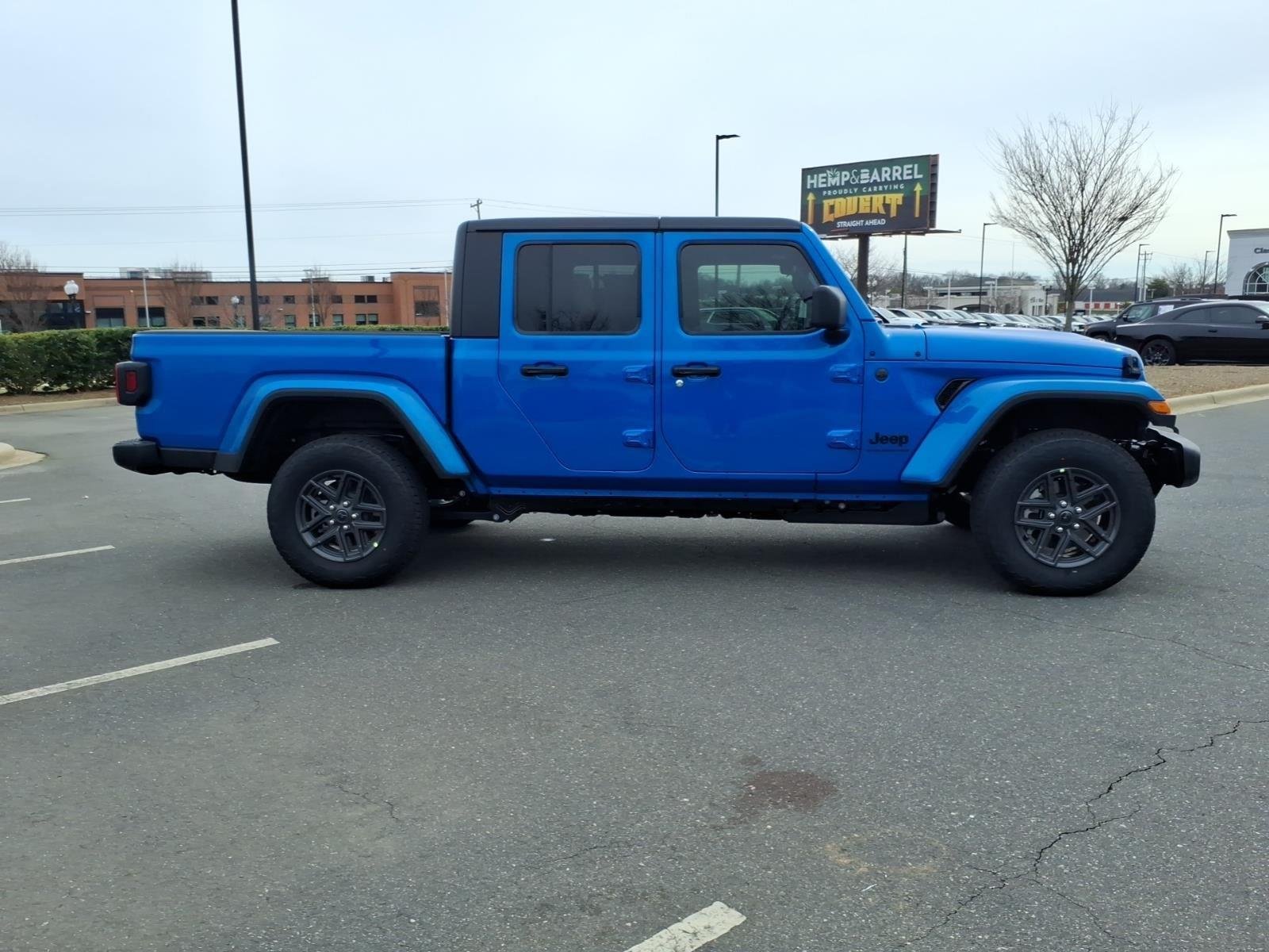 New 2026 Hydro Blue Pearl-Coat Exterior Paint Jeep Sport S image 9