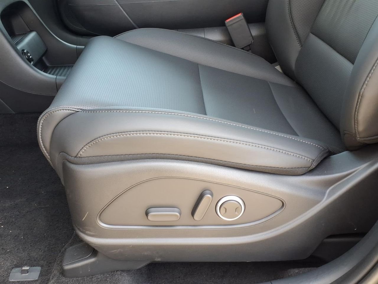 New 2026 Galaxy Maroon Pearl Hyundai SEL AWD image 13
