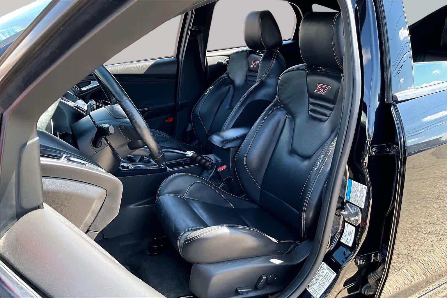 Pre-Owned 2016 Ford Focus ST ST