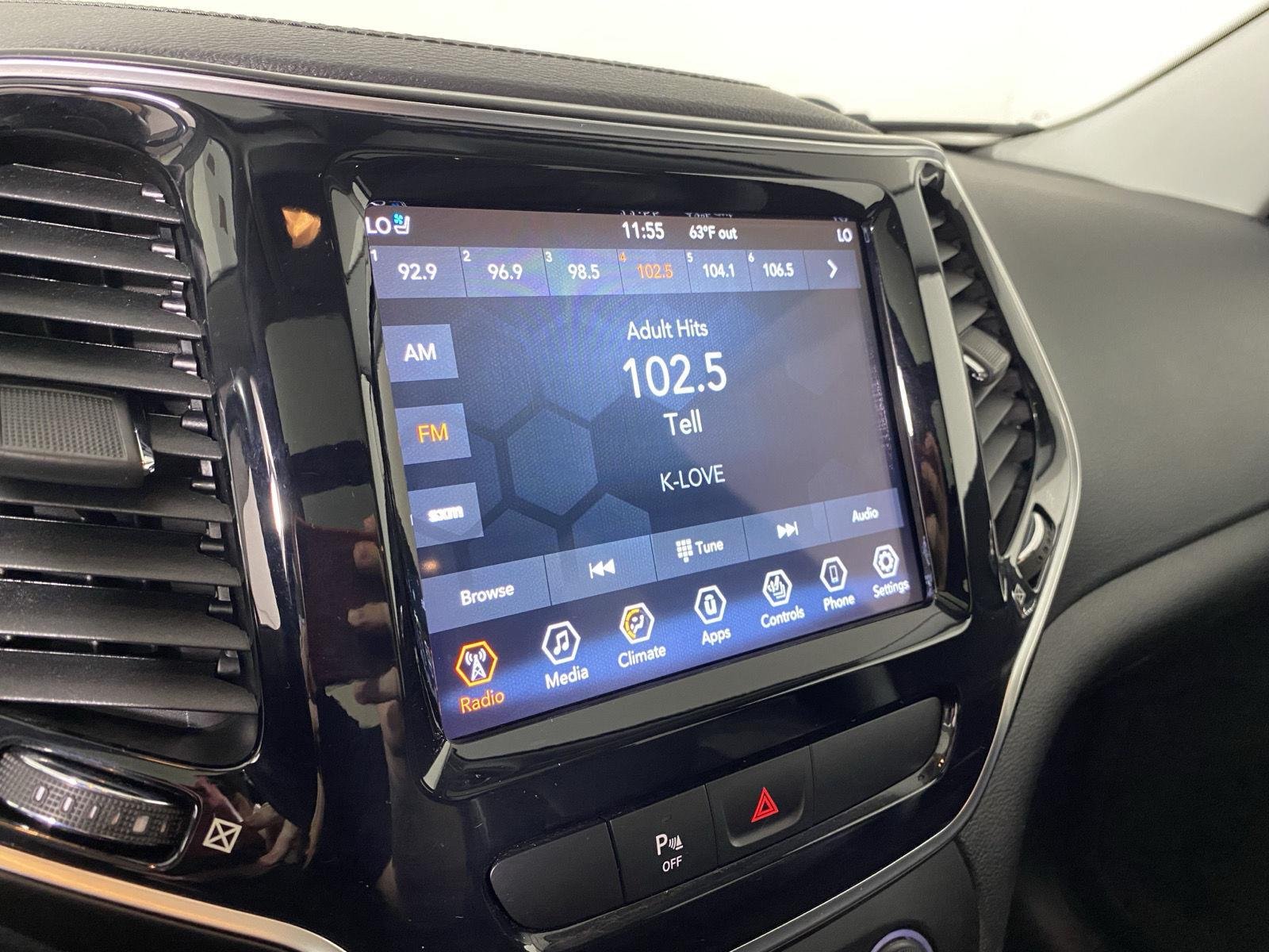 Used 2019 Bright White Clearcoat Jeep Limited image 20