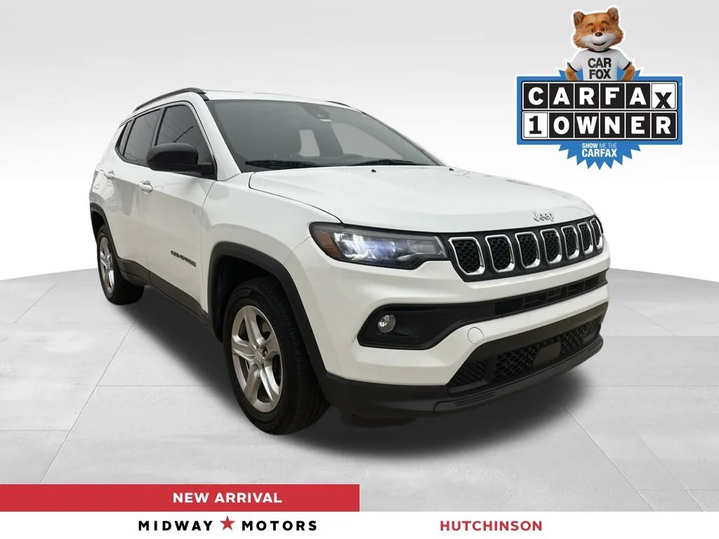Used 2023 White Jeep Latitude image 1