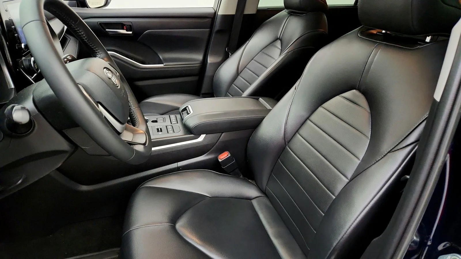Used 2022  Toyota XLE image 26