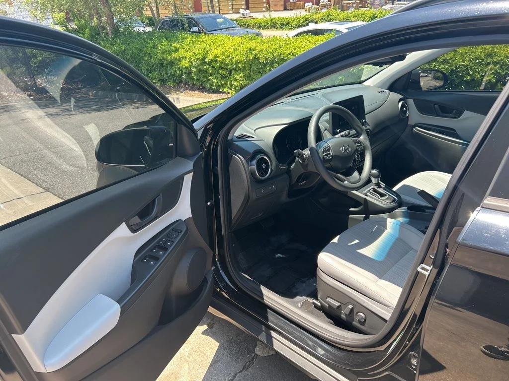 Used 2023 Black Hyundai SEL image 12