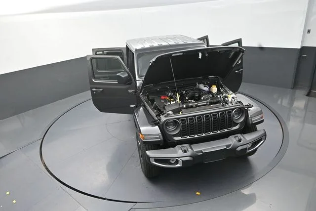 New 2026 Granite Crystal Metallic Clear-Coat Exterior Paint Jeep Sahara image 30