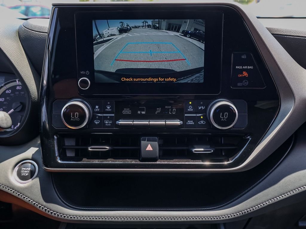 2024 Toyota Highlander LE - Photo 27