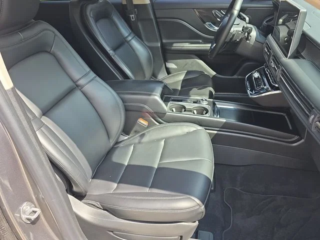 Used 2023 Gray Lincoln Standard image 38