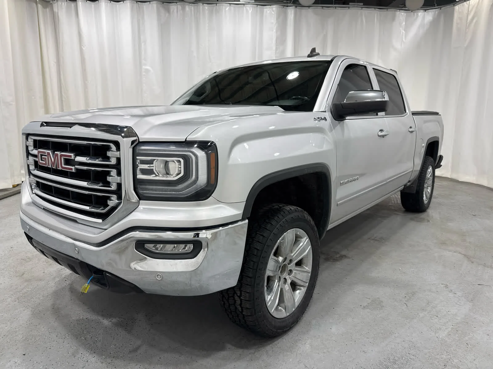 Used 2018 QUICKSILVER METALLIC GMC SLT image 1