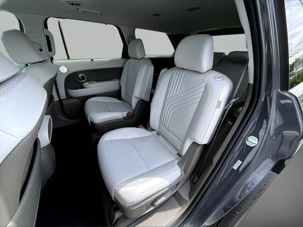 New 2026 Gray Hyundai SEL Premium 7P image 22