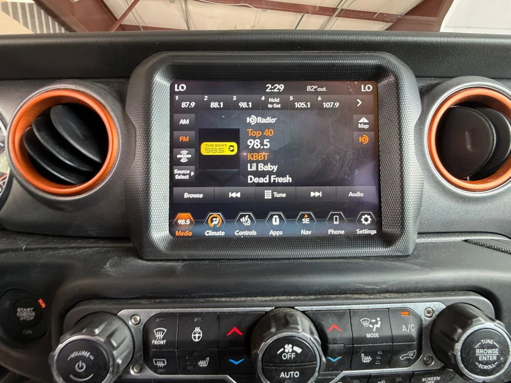 Used 2023 Silver Jeep Mojave image 21