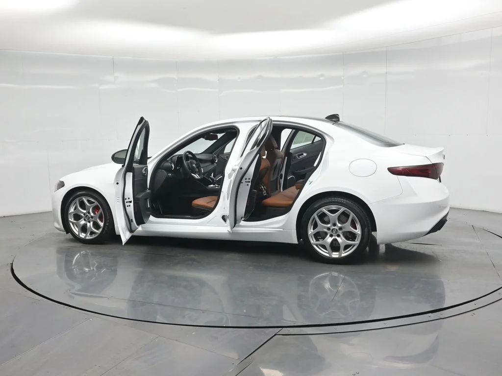 Used 2022 White Alfa Romeo Ti image 32