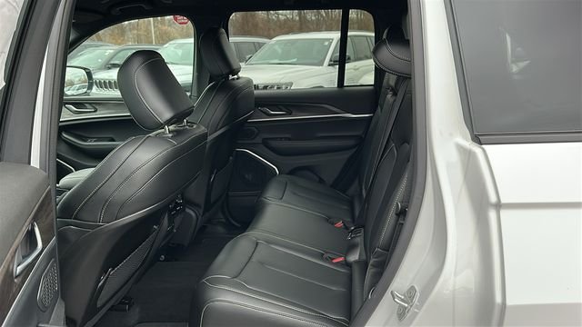 New 2026 Bright White Clear-Coat Exterior Paint Jeep Limited image 22