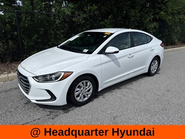 Used 2018 White Hyundai SE image 1