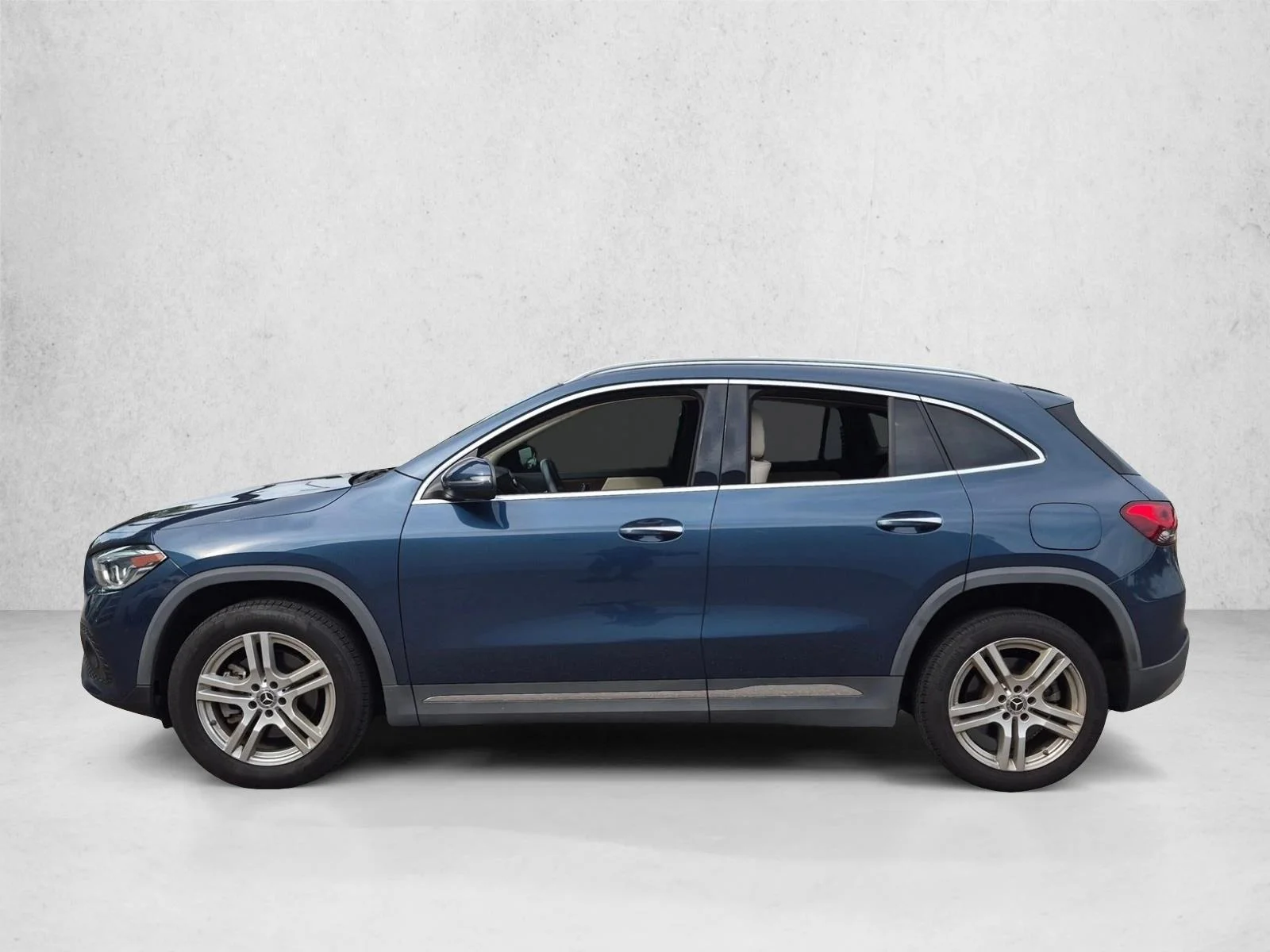 Used 2023 Denim Blue Metallic Mercedes-Benz GLA 250 image 8