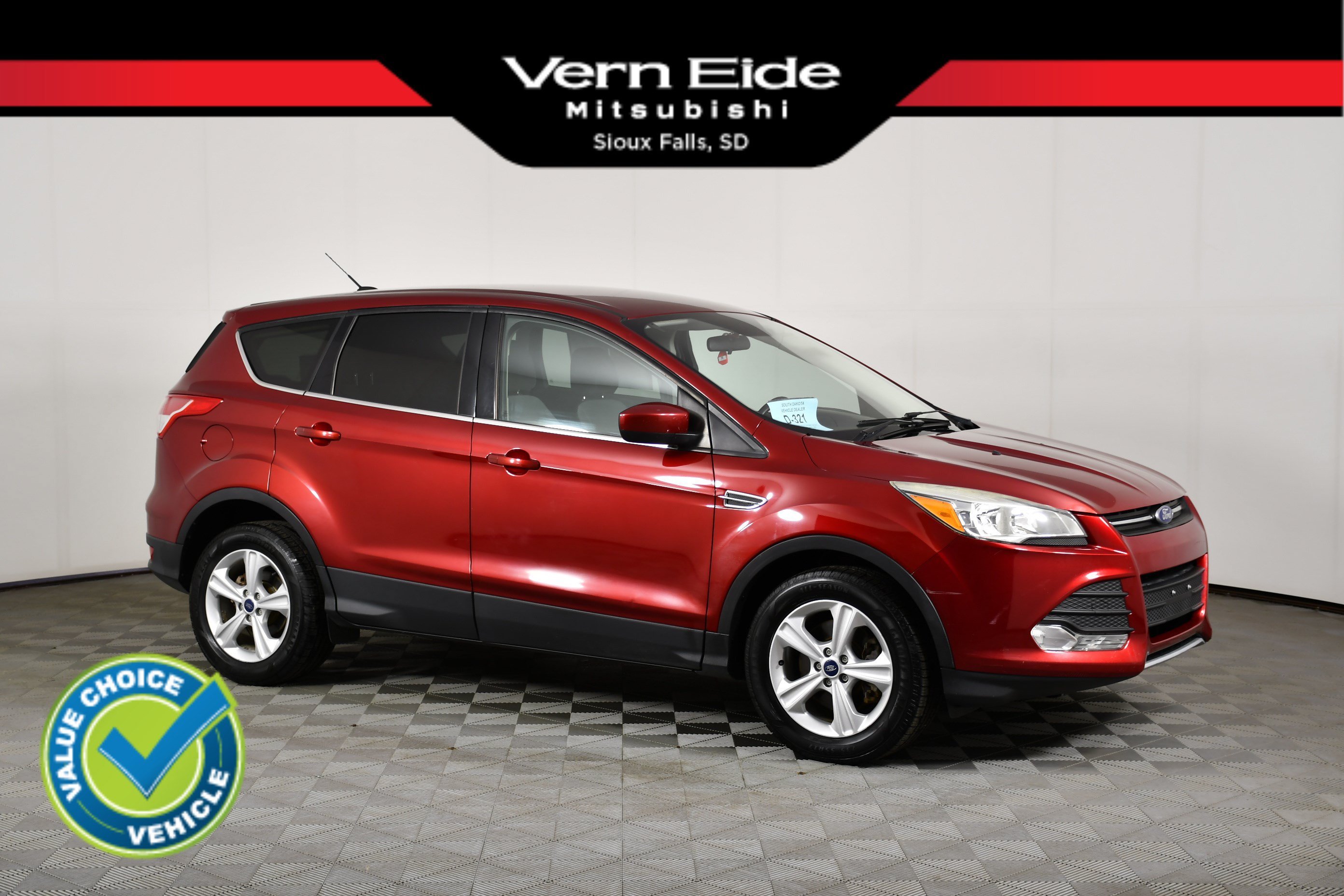 Used 2015 Ruby Red Metallic Ford SE image 1