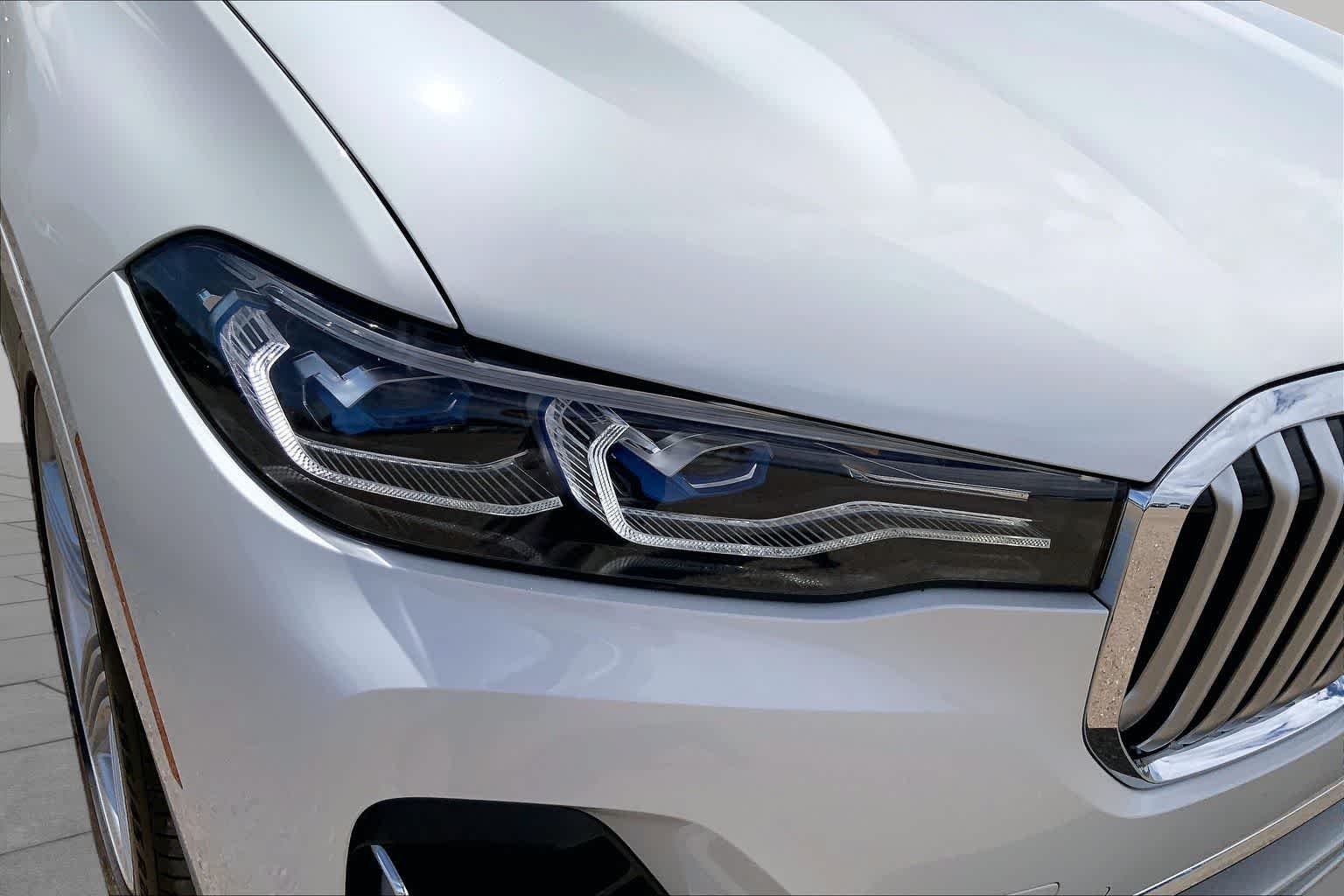 Used 2022 Mineral White Metallic BMW ALPINA XB7 image 27