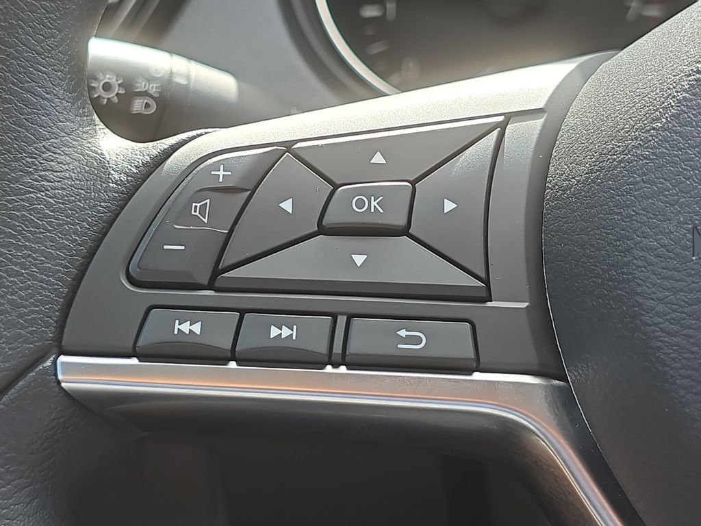 Used 2019 Silver Nissan S image 16
