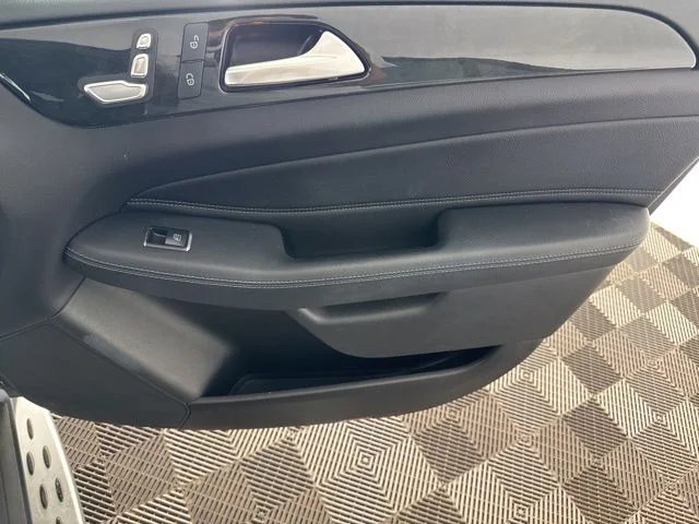 Used 2019  Mercedes-Benz GLE 400 image 21
