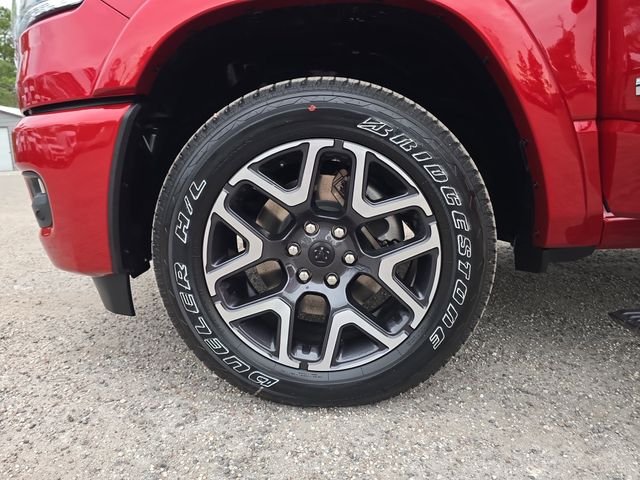 New 2026 Molten Red Pearl-Coat Exterior Paint RAM Laramie image 29