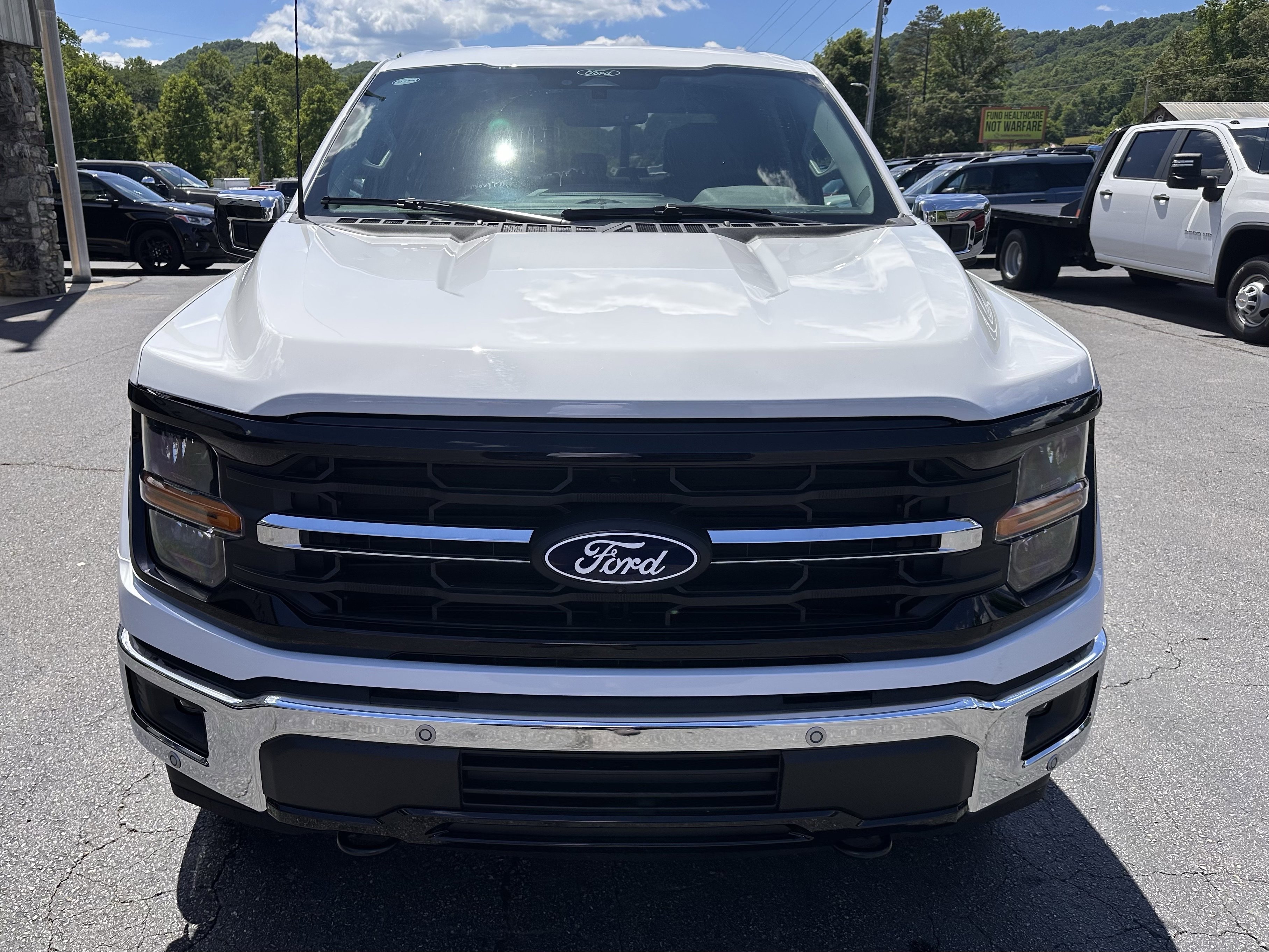 New 2026 Oxford White Ford XLT image 3