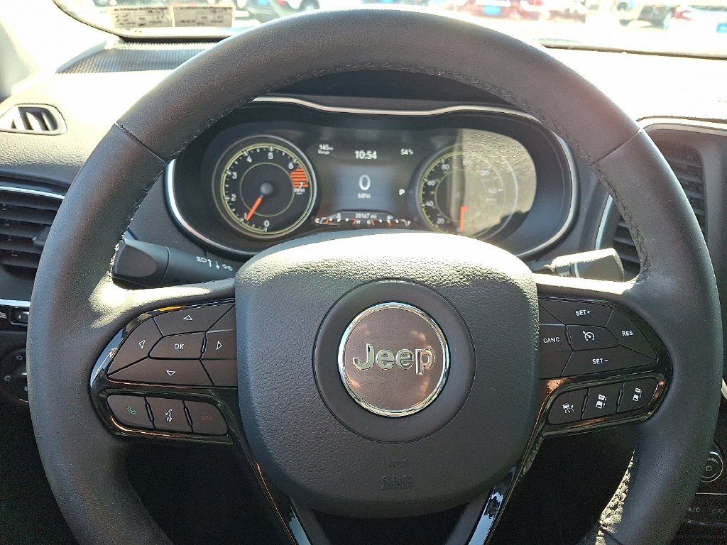 Used 2023 Gray Jeep Altitude image 22