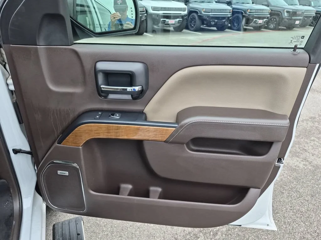 Used 2018 IRIDESCENT PEARL TRICOAT Chevrolet LTZ image 37