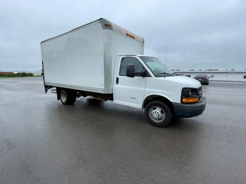 Used 2012 Summit White Chevrolet 2WT image 7