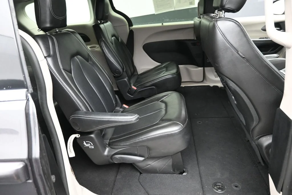 Certified Used 2023 Gray Chrysler Touring L image 10