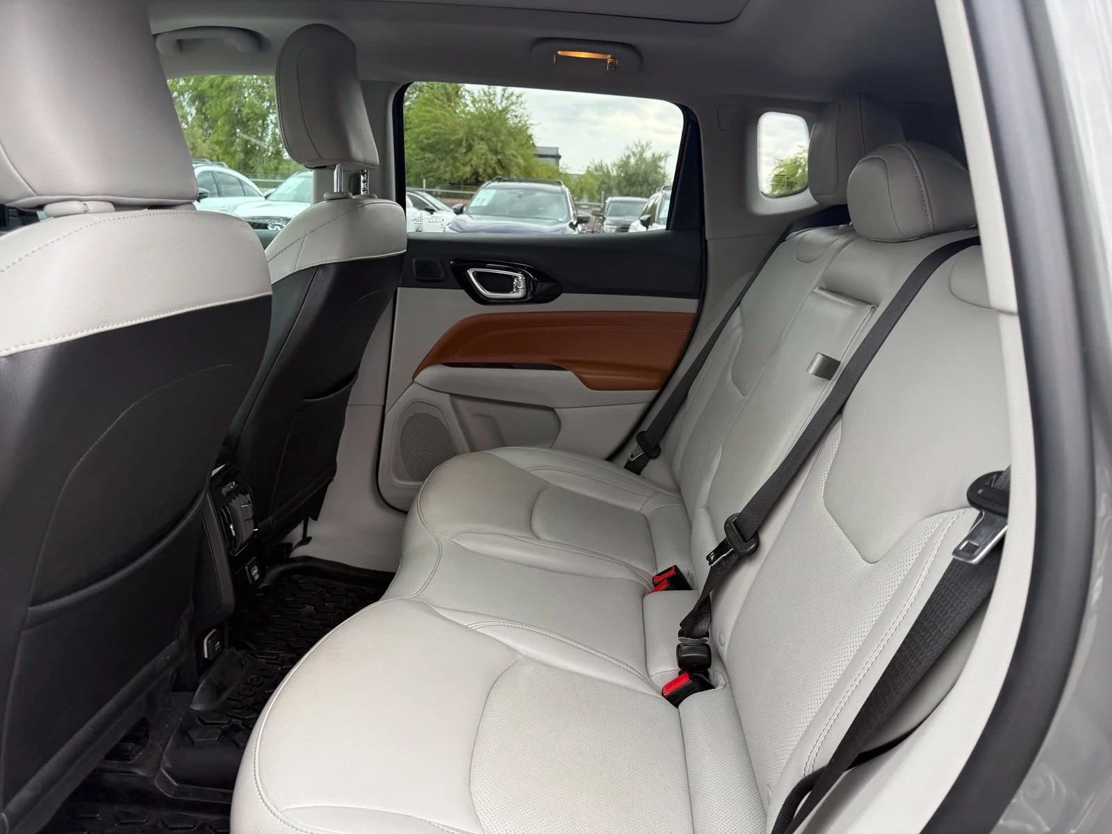 Used 2022 Sting-Gray Clearcoat Jeep Limited image 9