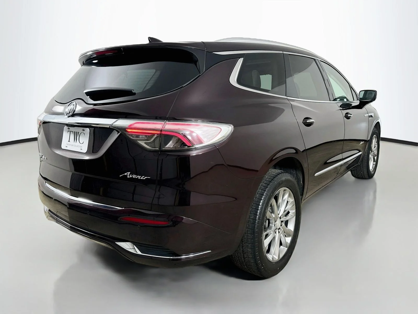 Used 2022 Red Buick  image 5