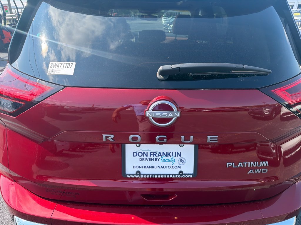 Used 2025 Red Nissan Platinum image 5