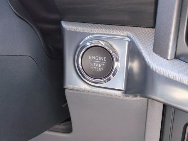 Used 2025 Red Ford Lariat image 27