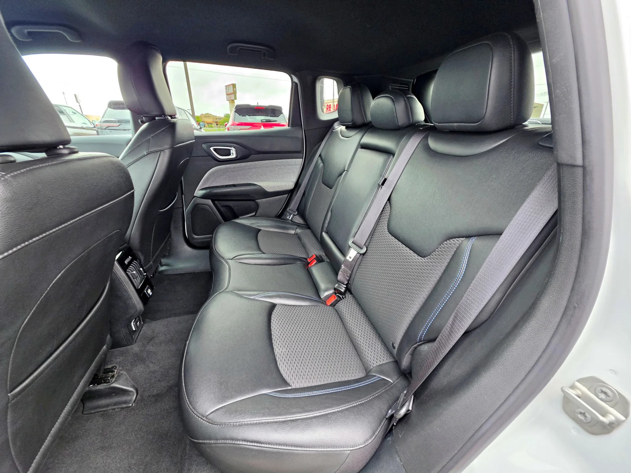 Used 2024 Bright White Clearcoat Jeep Latitude image 24