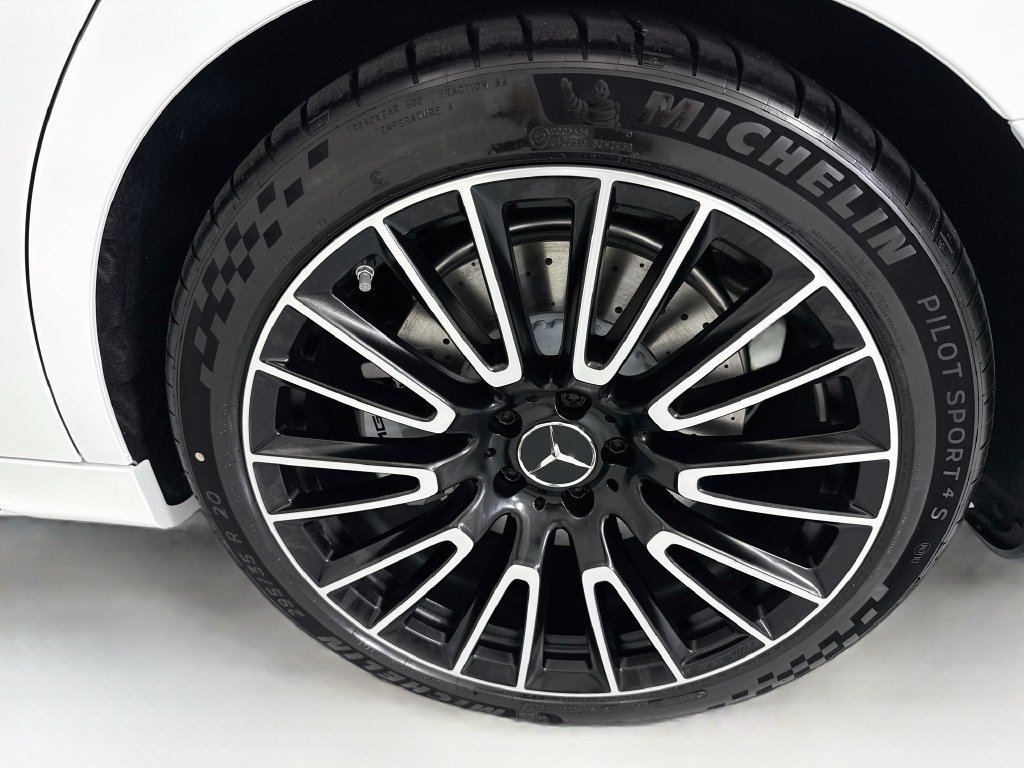 New 2027 MANUFAKTUR Moonlight White Magno Mercedes-Benz E 53 AMG® image 31