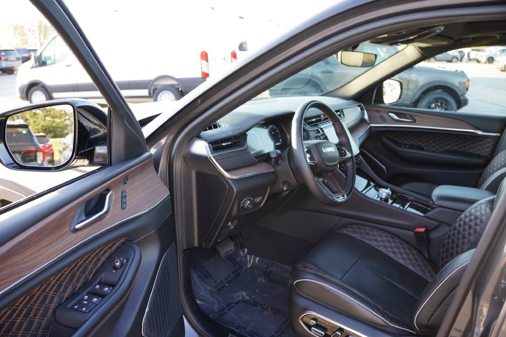 Certified Used 2025 Gray Jeep Summit image 14