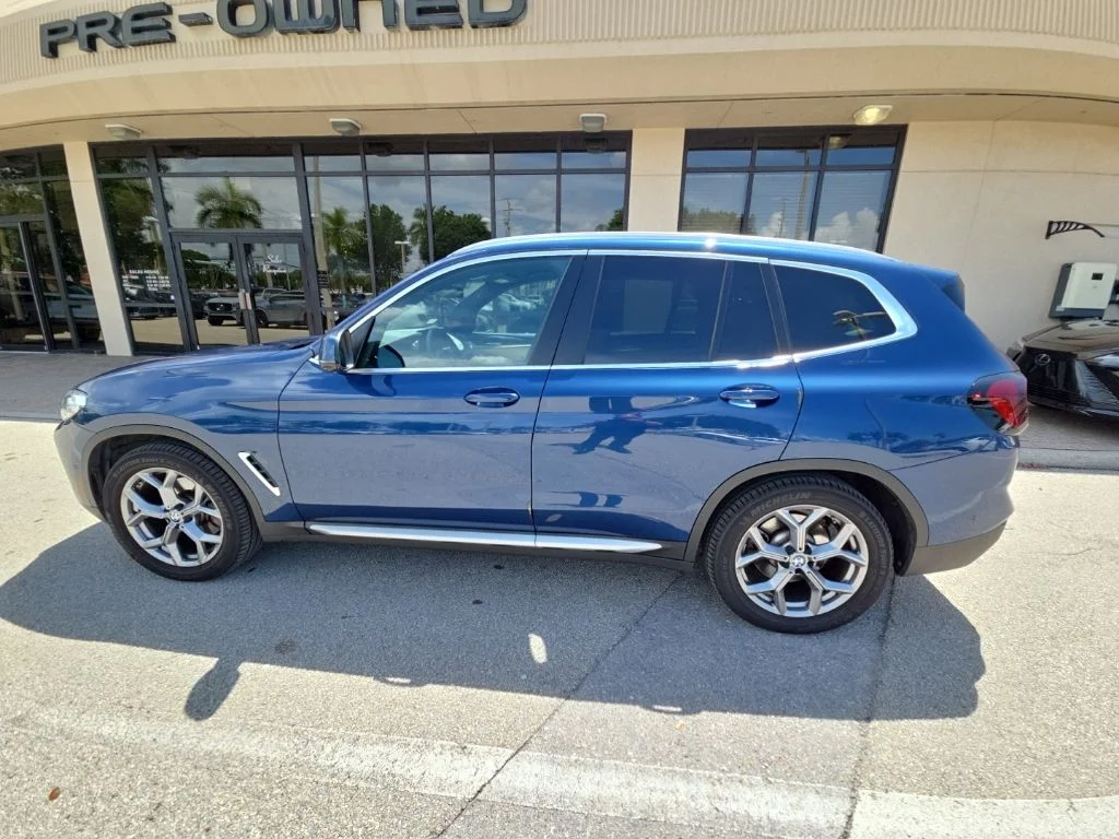 Used 2024 Blue BMW xDrive30i image 5