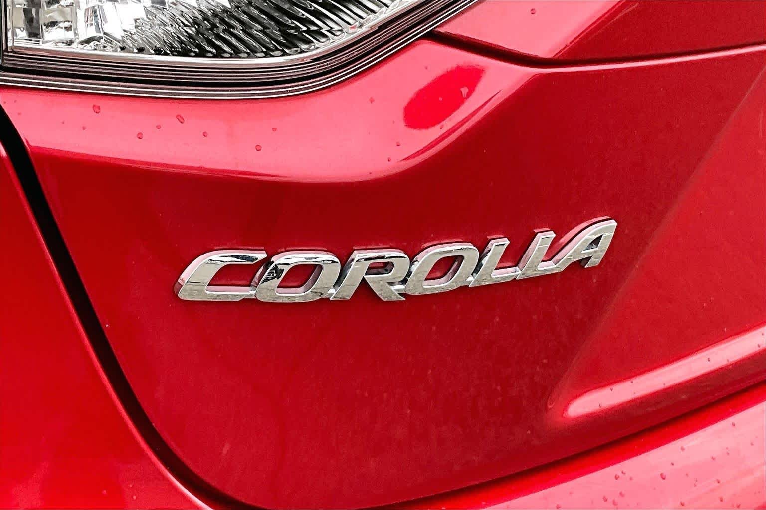 Used 2020 Barcelona Red Metallic Toyota LE image 30