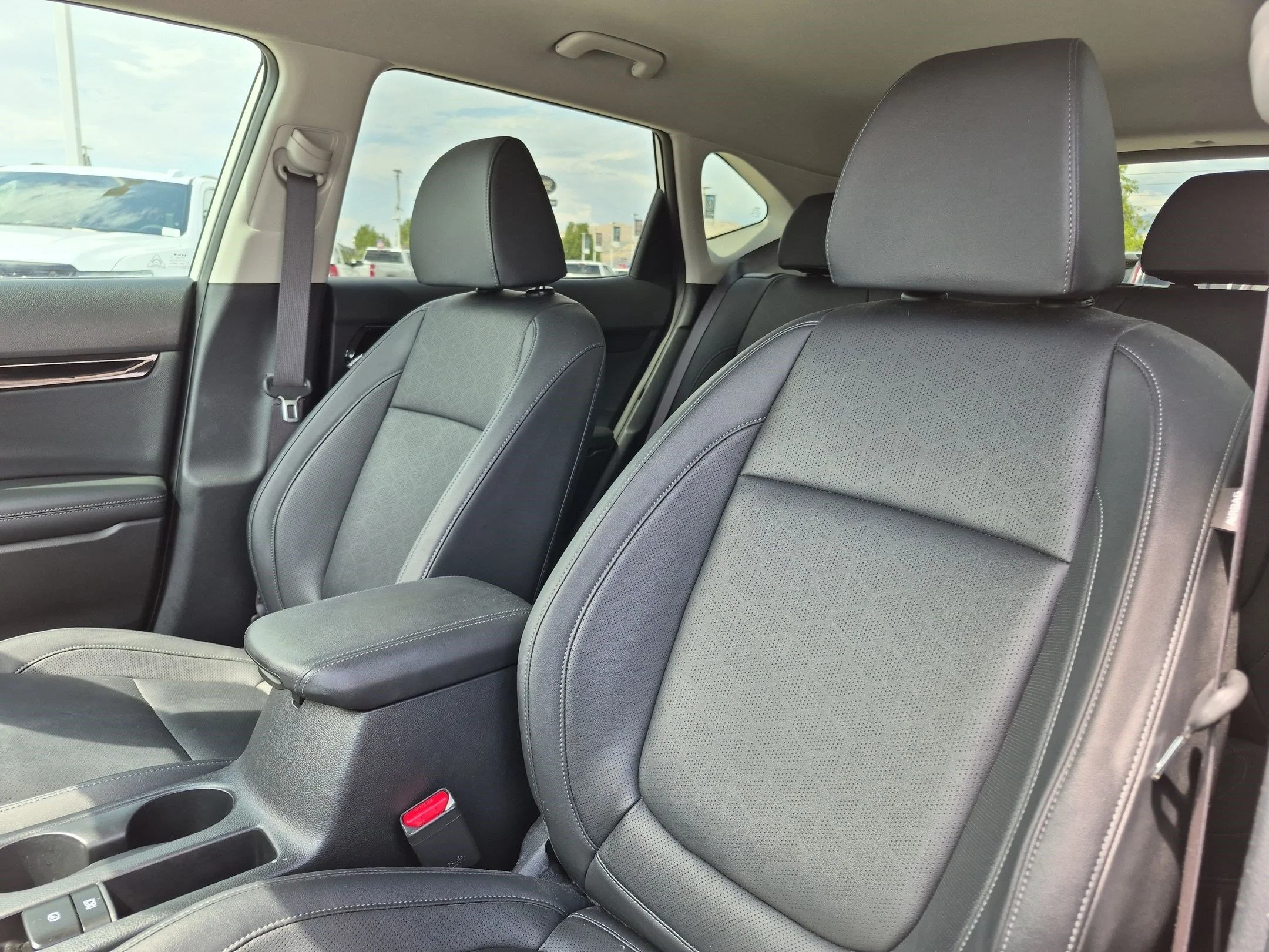 Used 2024 Clear White/Black Roof Kia SX image 25