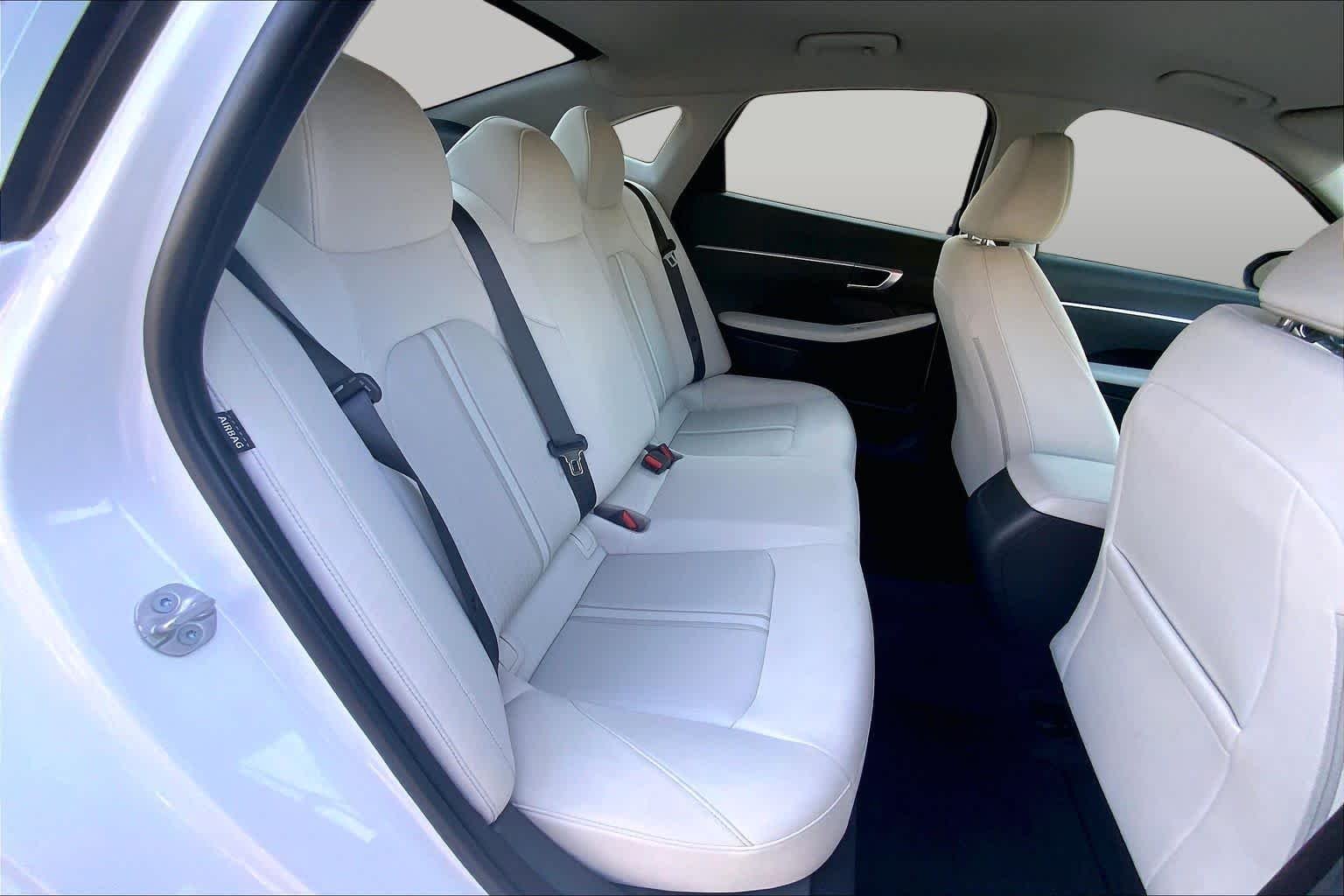 Used 2025 Serenity White Hyundai SE image 19
