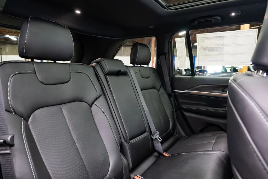 New 2026 Steel Blue Exterior Paint Jeep Limited Reserve image 31