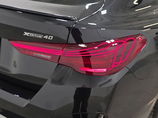 Used 2025 Black Sapphire Metallic BMW xDrive40 image 34